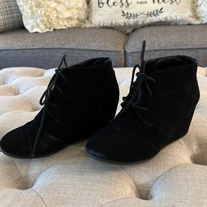 Black size 3 girls wedge booties